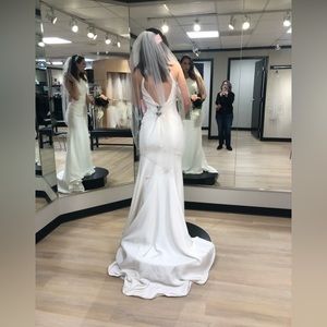 Stunning bridal gown- new never worn